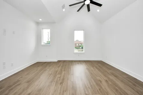 5029 Broom Street B Houston TX 77091