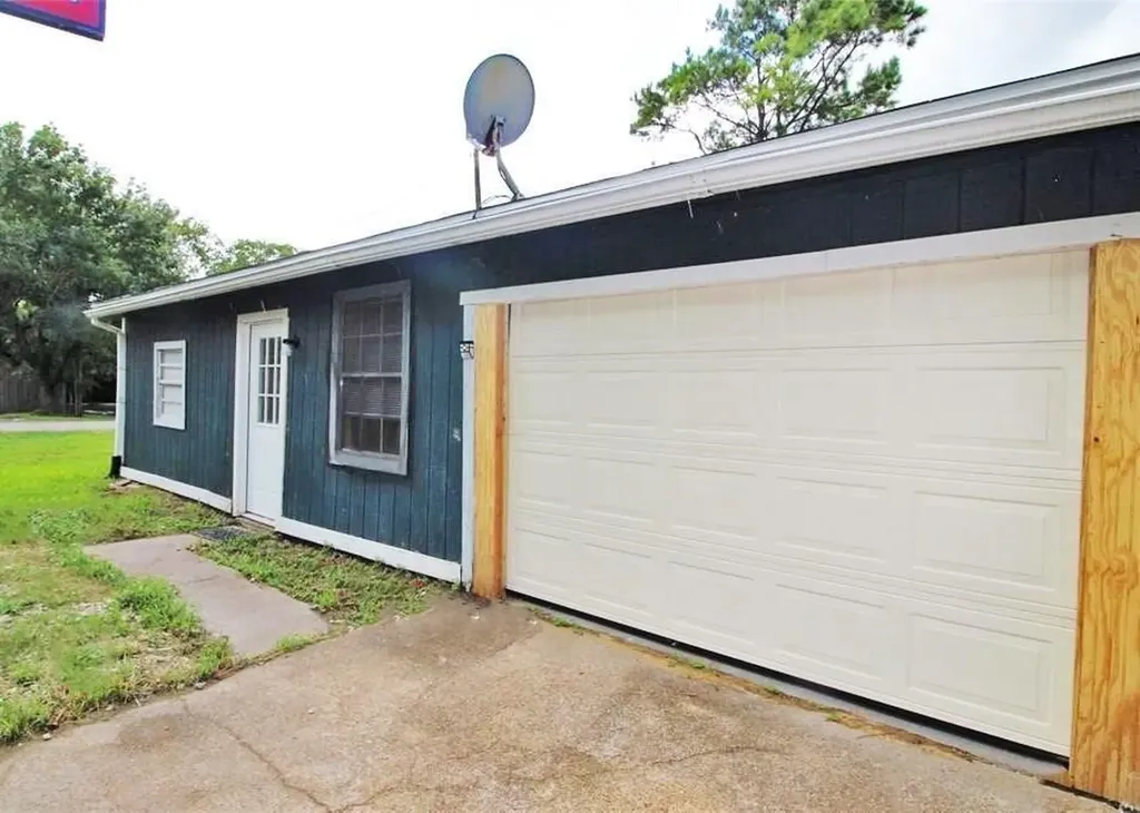 2460 W Shane Street 1 Alvin TX 77511