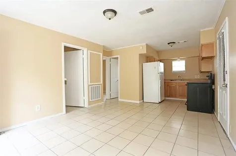 2460 W Shane Street 1 Alvin TX 77511
