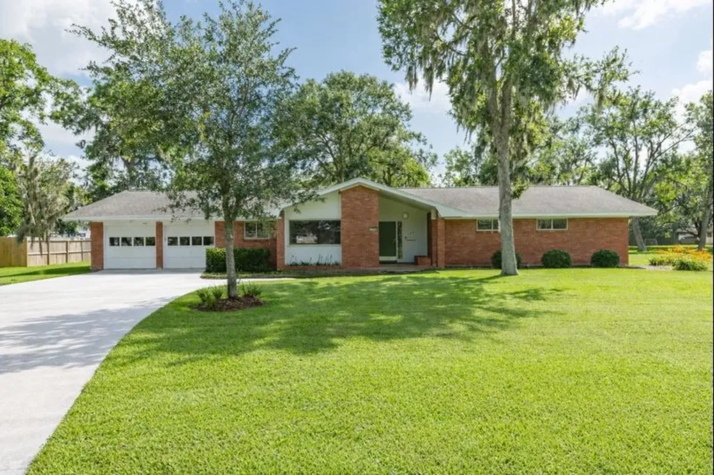 122 Blossom Street Lake Jackson TX 77566