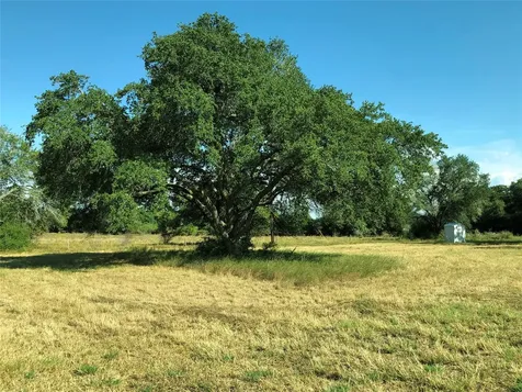 Lot 7 Pvt 1672 Hallettsville TX 77964