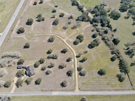 Lot 7 Pvt 1672 Hallettsville TX 77964