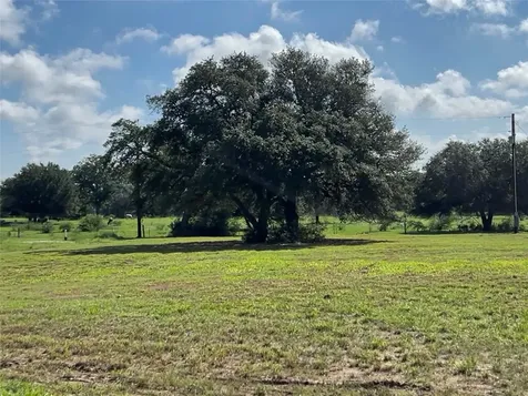 Lot 7 Pvt 1672 Hallettsville TX 77964