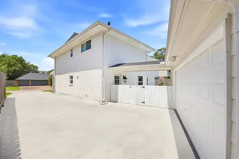 4810 Bayou Vista Drive Houston TX 77091