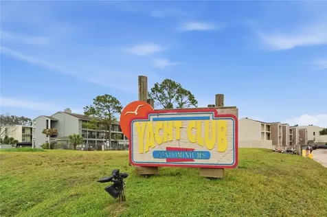 208 Yacht Club Lane 208 Seabrook TX 77586