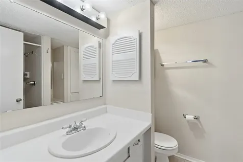 208 Yacht Club Lane 208 Seabrook TX 77586