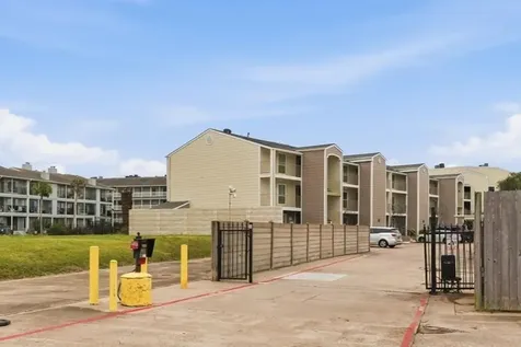 208 Yacht Club Lane 208 Seabrook TX 77586