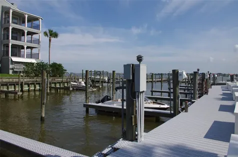 208 Yacht Club Lane 208 Seabrook TX 77586