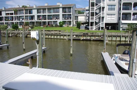208 Yacht Club Lane 208 Seabrook TX 77586