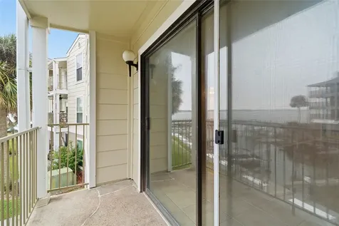 208 Yacht Club Lane 208 Seabrook TX 77586