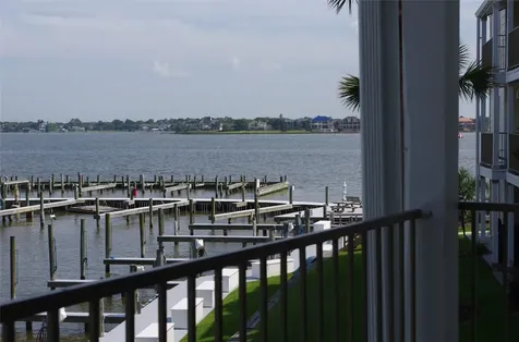 208 Yacht Club Lane 208 Seabrook TX 77586