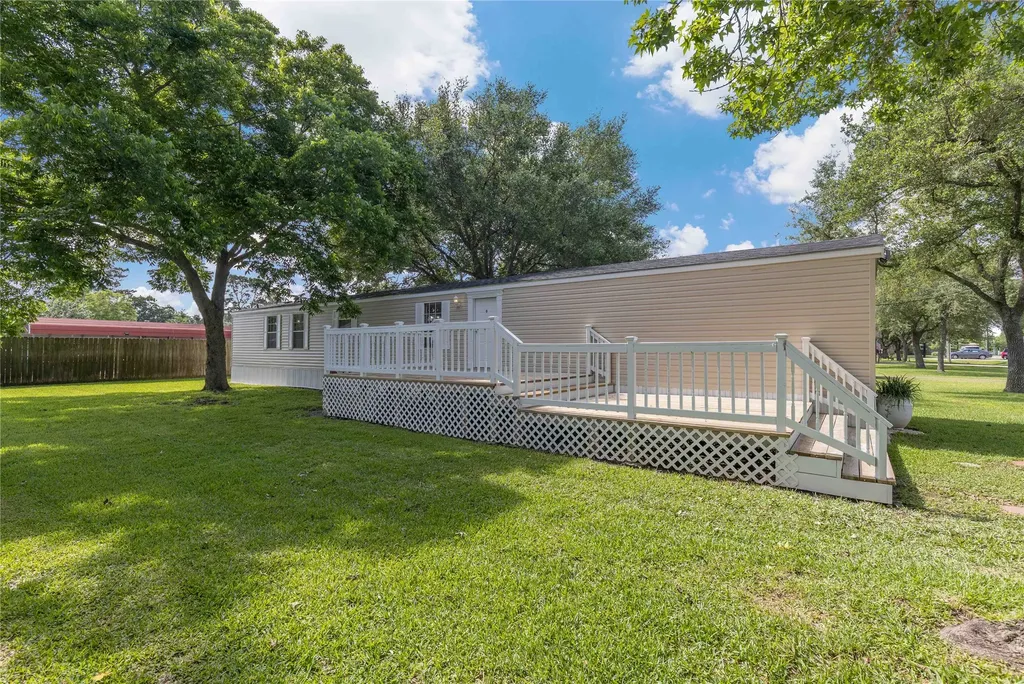 518 Elena Lane Highlands TX 77562