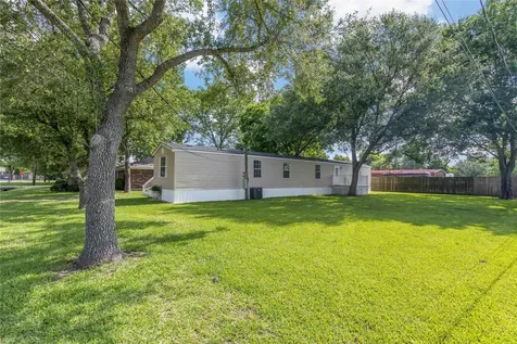 518 Elena Lane Highlands TX 77562