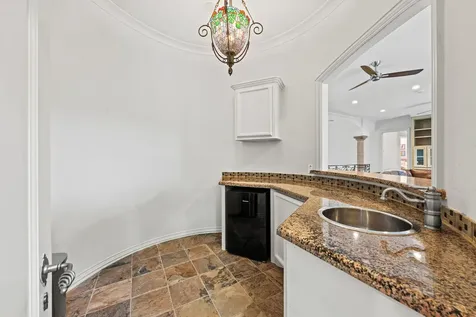 64 Saddlebrook Lane Houston TX 77024