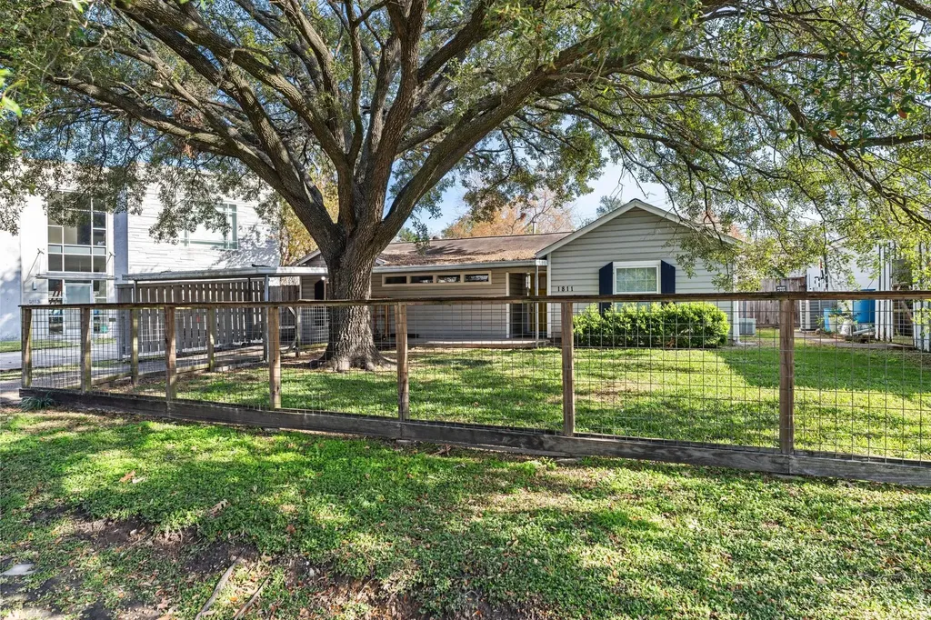 1811 W 14th 1/2 Street Houston TX 77008