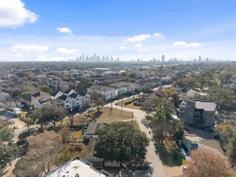1811 W 14th 1/2 Street Houston TX 77008