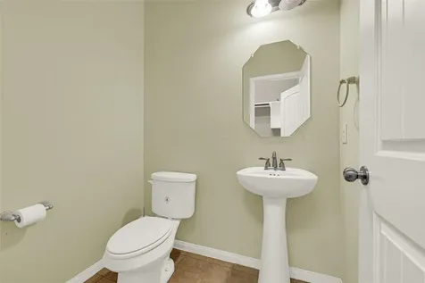 1933 Howth Avenue Houston TX 77051