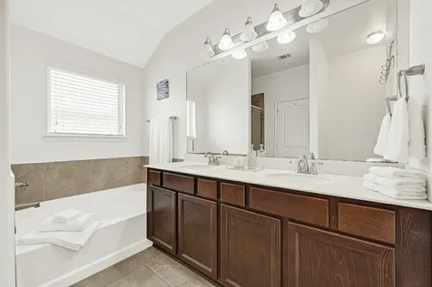 1933 Howth Avenue Houston TX 77051