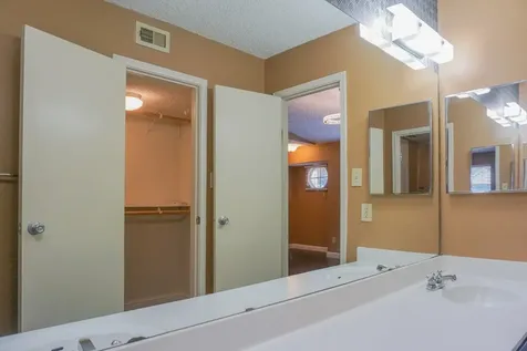 3100 Jeanetta Street 703 Houston TX 77063