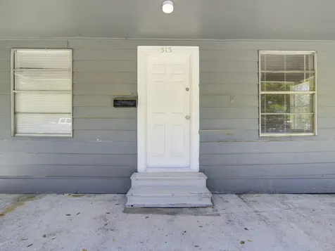 313 N Beauregard Street 1 Alvin TX 77511