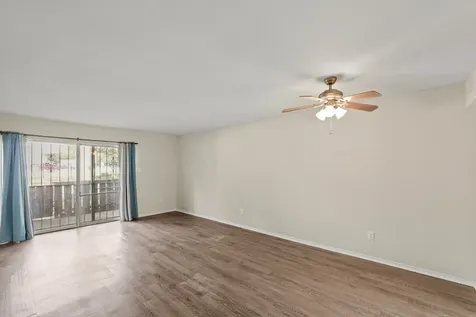 5005 Georgi Lane 73 Houston TX 77092