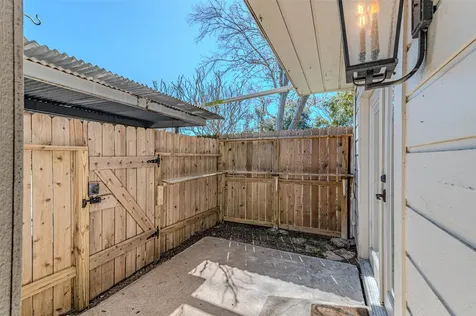 10010 Knoboak Drive 33 Houston TX 77080