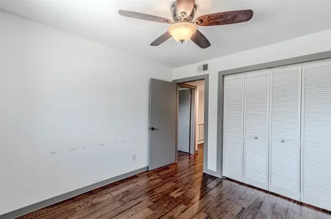 10010 Knoboak Drive 33 Houston TX 77080
