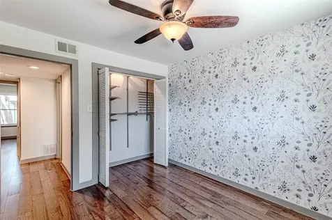 10010 Knoboak Drive 33 Houston TX 77080