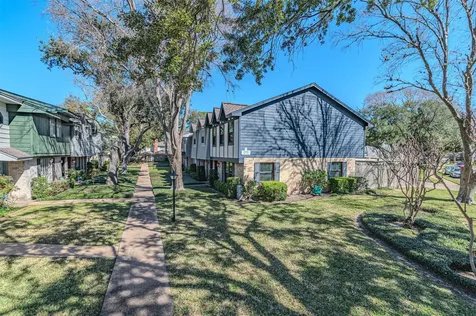 10010 Knoboak Drive 33 Houston TX 77080