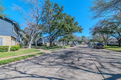 10010 Knoboak Drive 33 Houston TX 77080