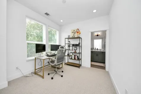 1066 Mansfield Street Houston TX 77091