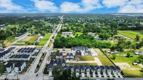 1066 Mansfield Street Houston TX 77091