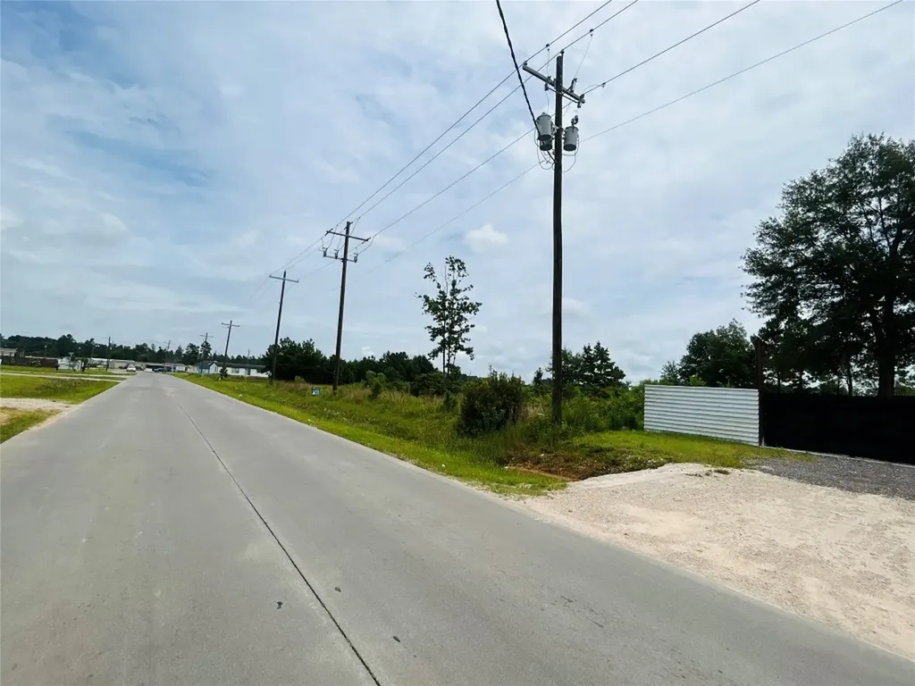 444 County Road 5102j Cleveland TX 77327