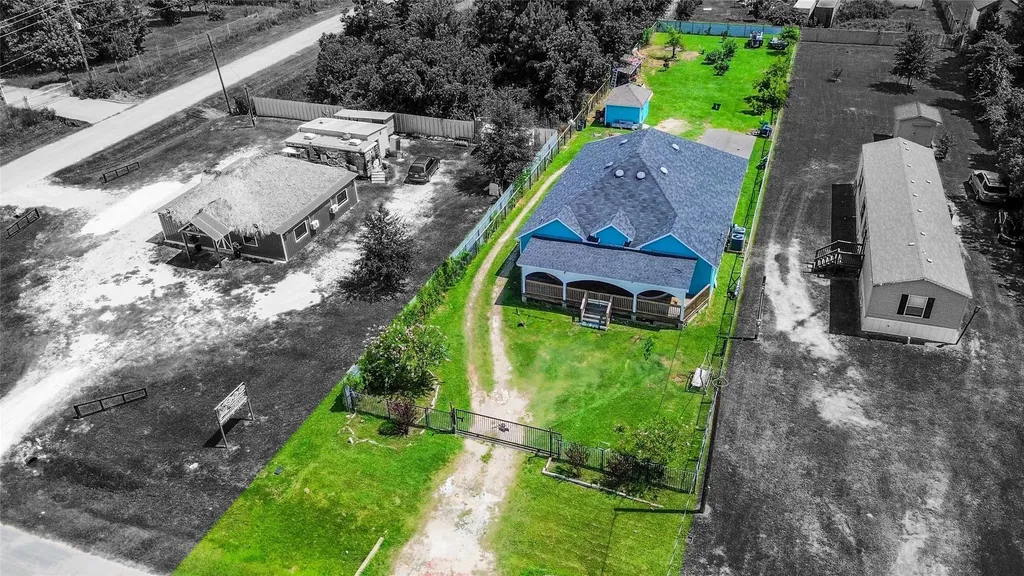 1060 County Road 5021 Cleveland TX 77327