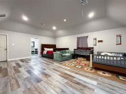 1060 County Road 5021 Cleveland TX 77327