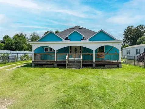 1060 County Road 5021 Cleveland TX 77327