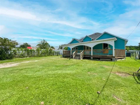 1060 County Road 5021 Cleveland TX 77327