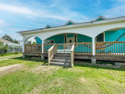 1060 County Road 5021 Cleveland TX 77327