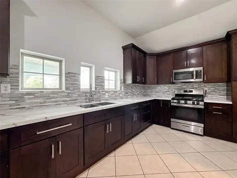 1060 County Road 5021 Cleveland TX 77327