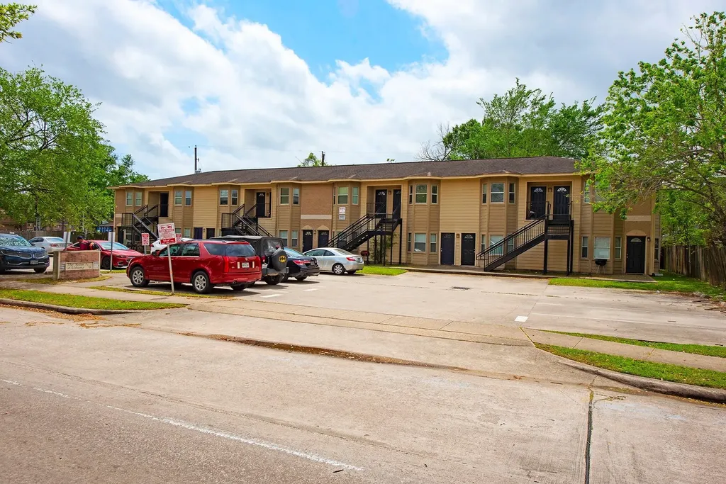 3238 Alabama 5 Houston TX 77004