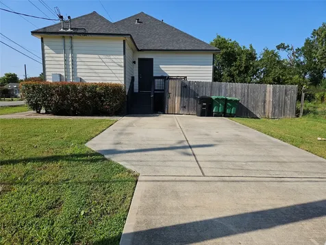 4801 Wenda Street B Houston TX 77033
