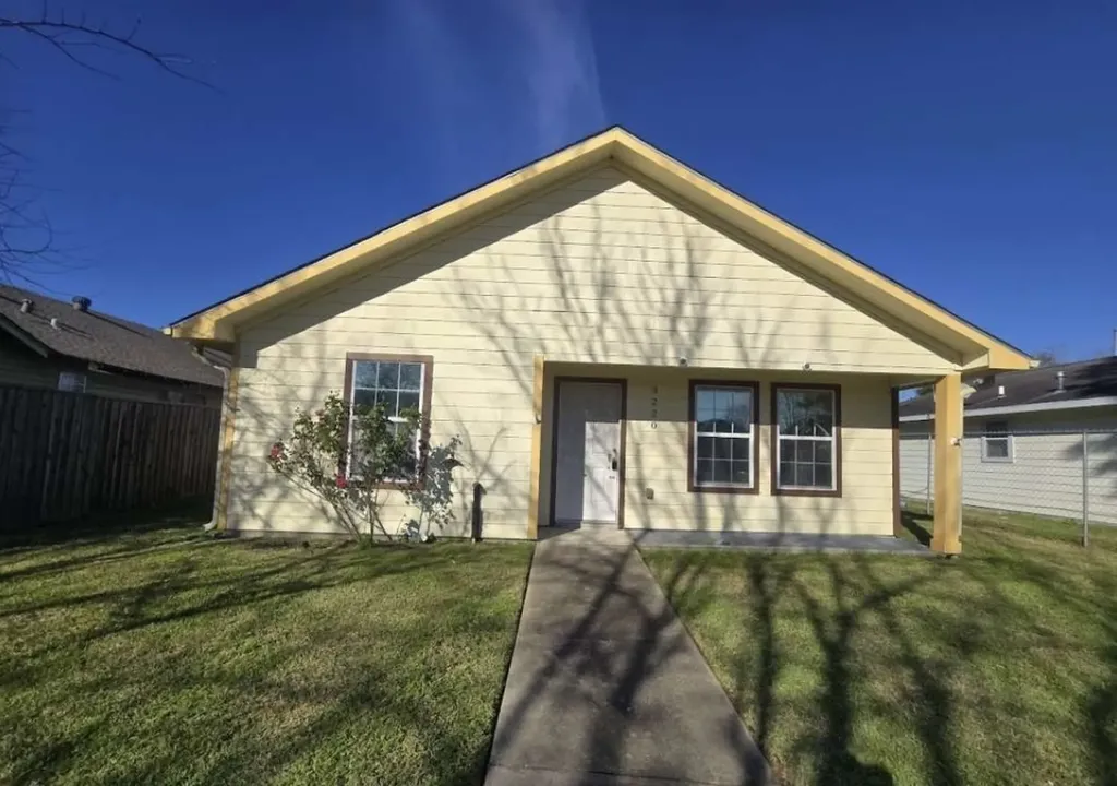 3220 Iowa Street Baytown TX 77520
