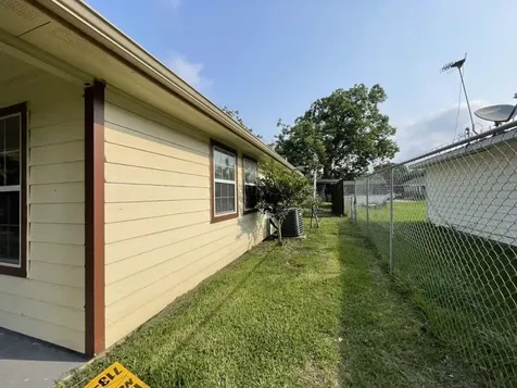 3220 Iowa Street Baytown TX 77520