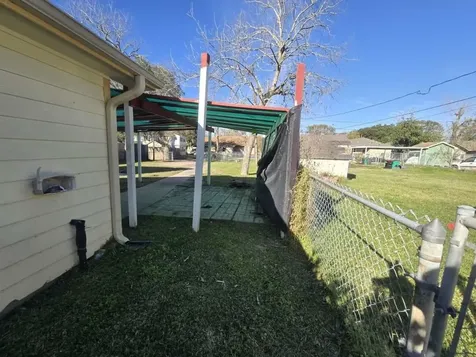3220 Iowa Street Baytown TX 77520