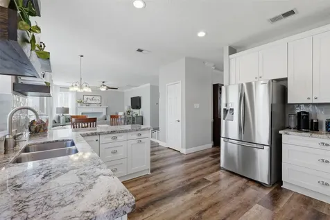 2401 Evergreen Drive Pearland TX 77581