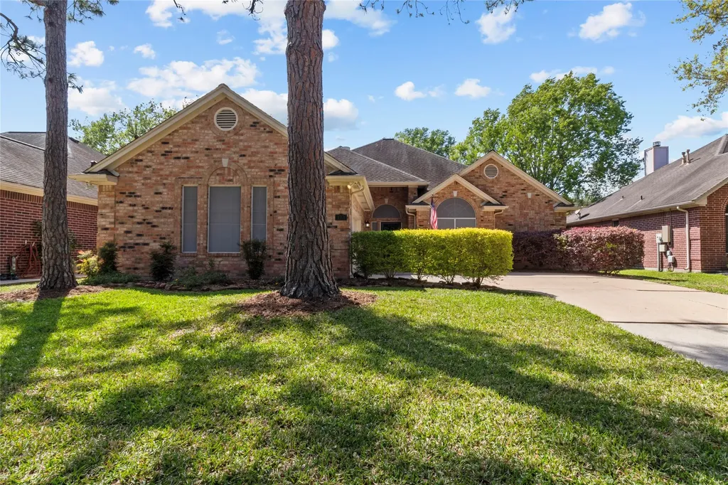 123 Island Breeze Circle League City TX 77573