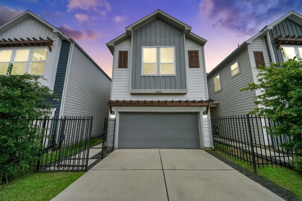 1066 Mansfield Street Houston TX 77091