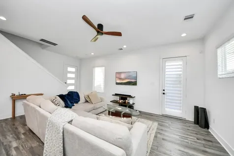 1066 Mansfield Street Houston TX 77091
