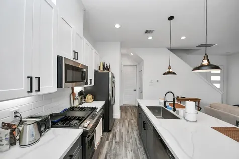 1066 Mansfield Street Houston TX 77091