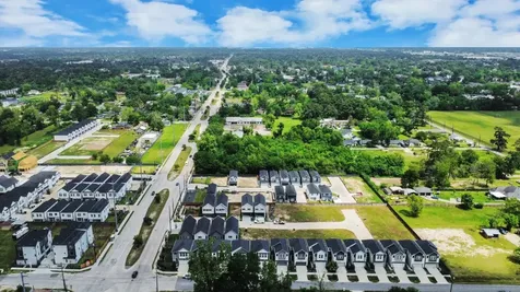 1066 Mansfield Street Houston TX 77091